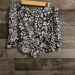 West Loop soft shorts XL